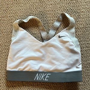 🌟🌟 Nike Sports Bra - Size M ⭐️⭐️